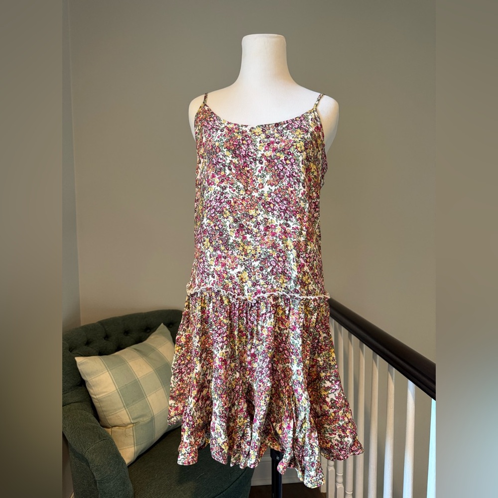 Floral 90s style babydoll dress with open back
Size XS